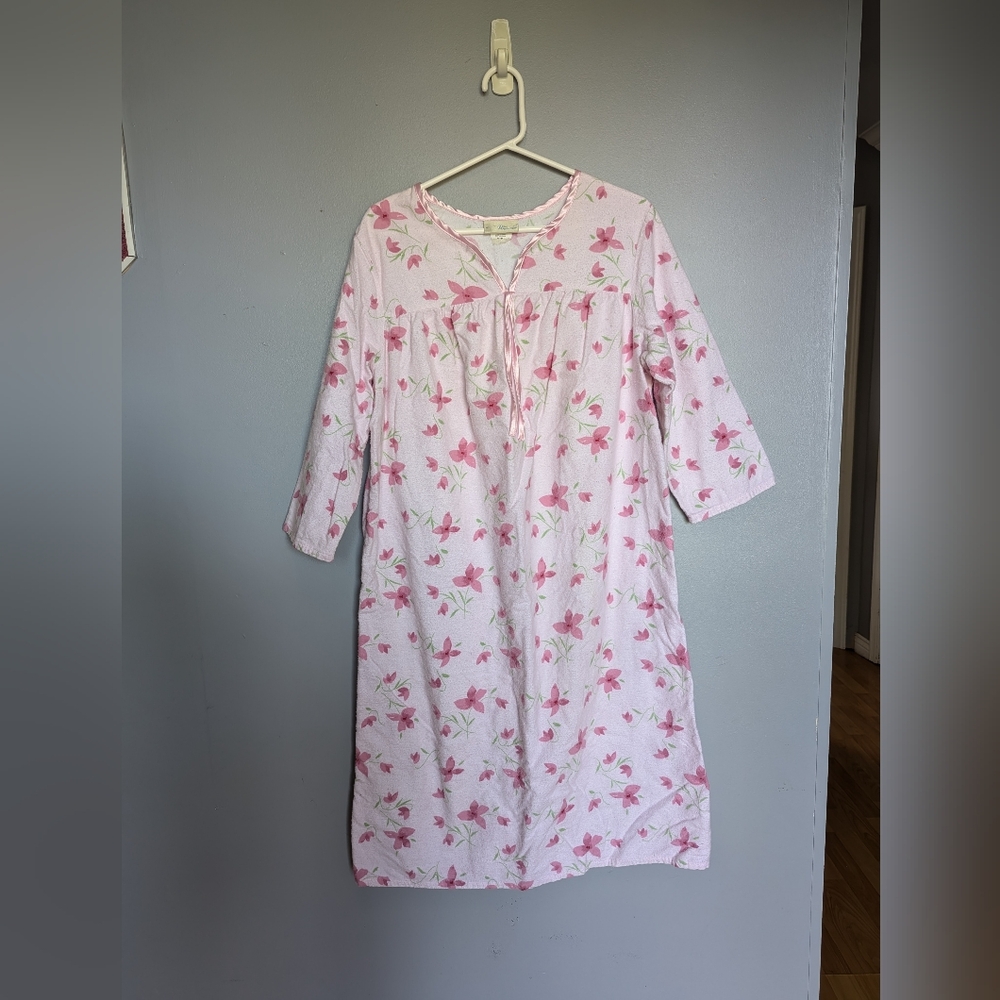 Penmans Floral Pink 100% Cotton Flannel Nightgown. Size medium. EUC.